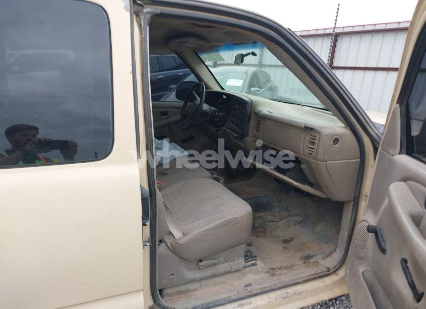 Photo 5 of 2001 Chevrolet Silverado 1500 (VIN 2GCEC19V811348670)