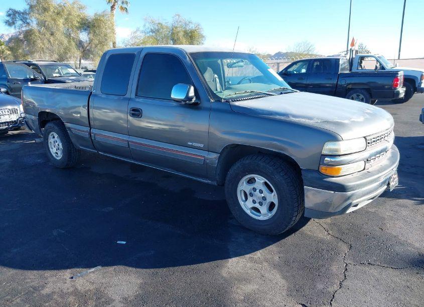 2002 Chevrolet Silverado 1500 LS (VIN 2GCEC19V821132772) main photo