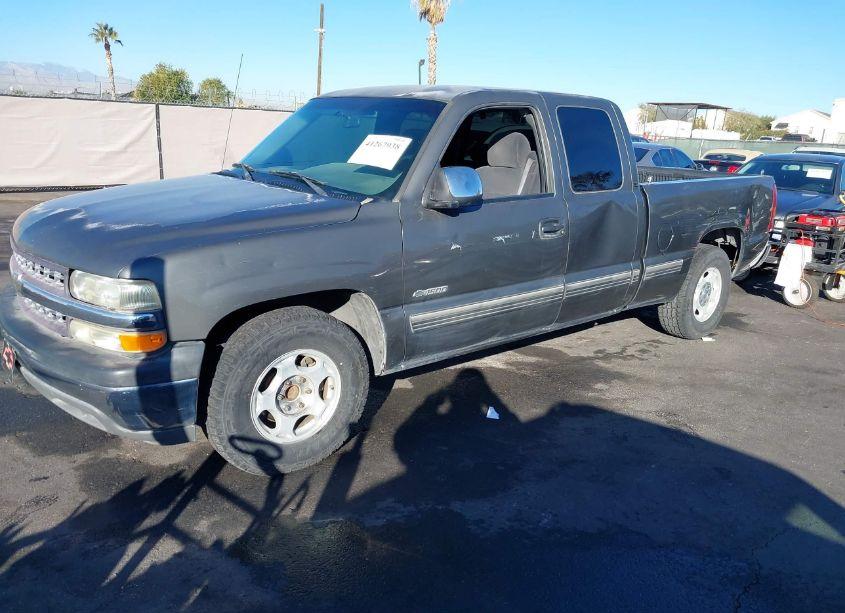 Photo 2 of 2002 Chevrolet Silverado 1500 LS (VIN 2GCEC19V821132772)