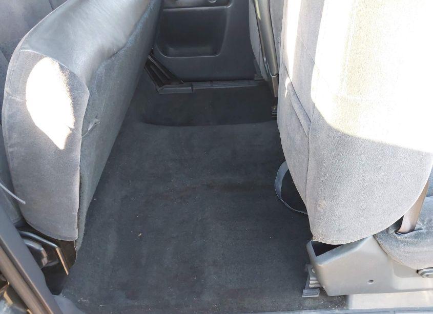 Photo 8 of 2002 Chevrolet Silverado 1500 LS (VIN 2GCEC19V821419349)