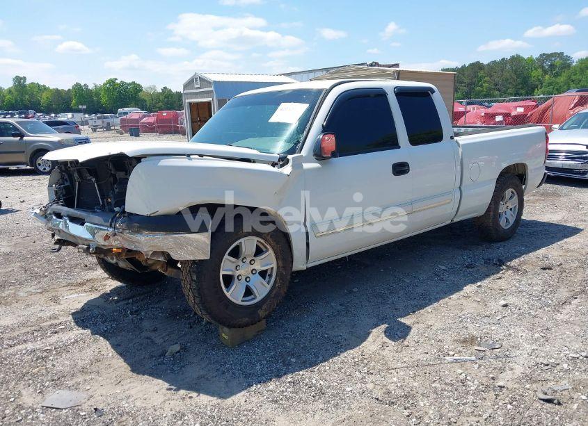 Photo 2 of 2004 Chevrolet Silverado 1500 LS (VIN 2GCEC19V841115473)