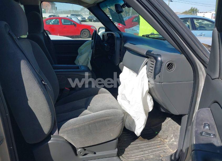 Photo 5 of 2004 Chevrolet Silverado 1500 LS (VIN 2GCEC19V841404322)