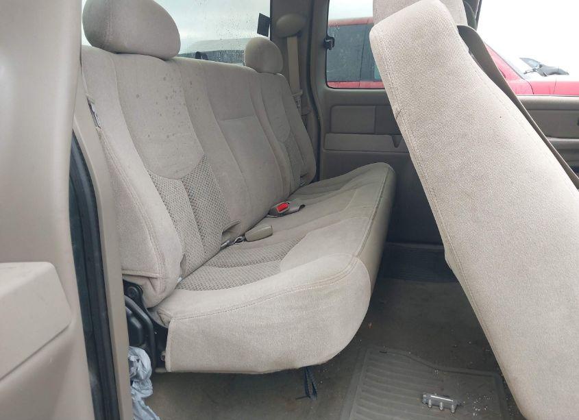 Photo 8 of 2005 Chevrolet Silverado 1500 LS (VIN 2GCEC19V851327923)