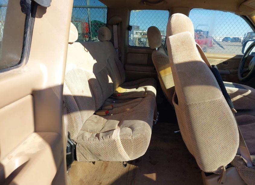 Photo 8 of 1999 Chevrolet Silverado 1500 LS (VIN 2GCEC19V8X1139647)