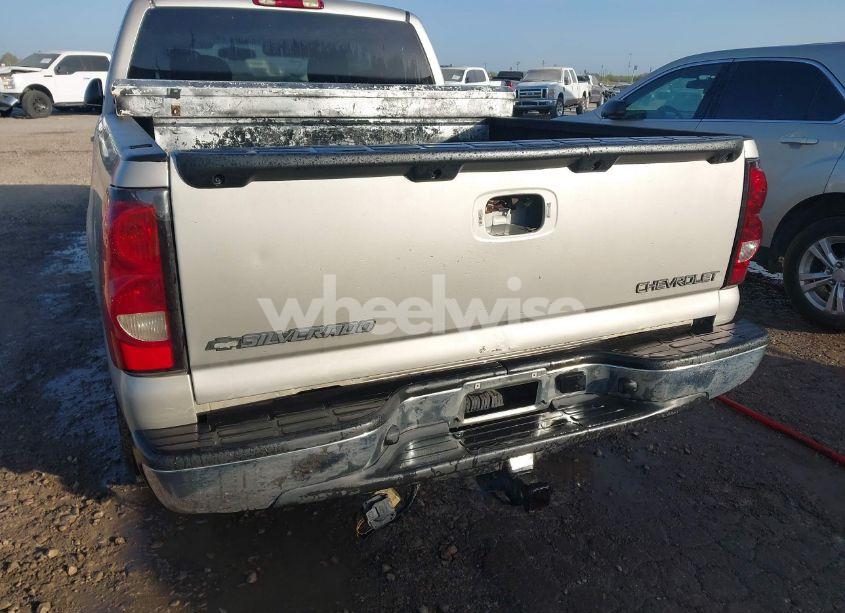 Photo 6 of 2005 Chevrolet Silverado 1500 LS (VIN 2GCEC19V951118657)