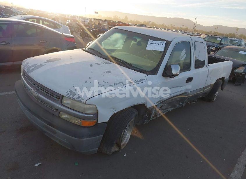 Photo 2 of 2001 Chevrolet Silverado 1500 LS (VIN 2GCEC19VX11392640)