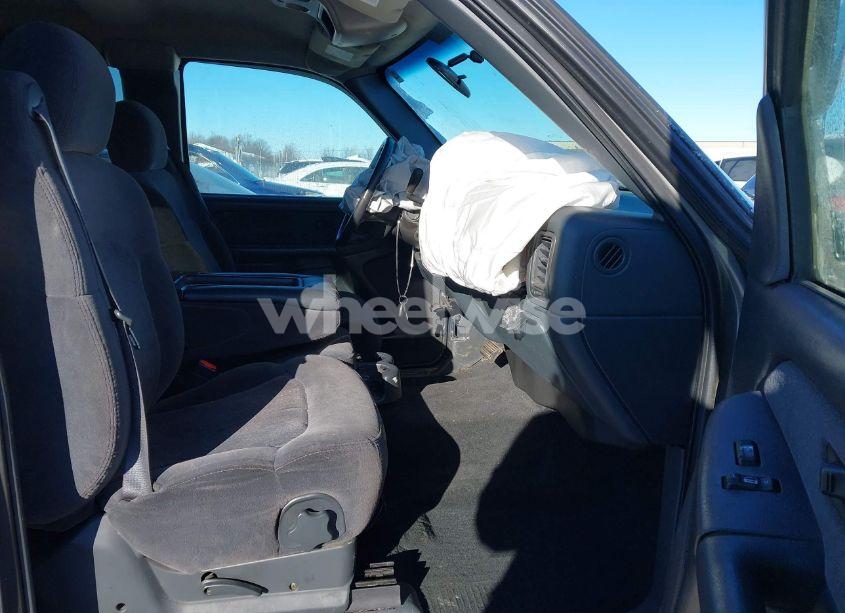 Photo 5 of 2002 Chevrolet Silverado 1500 LS (VIN 2GCEC19VX21196604)