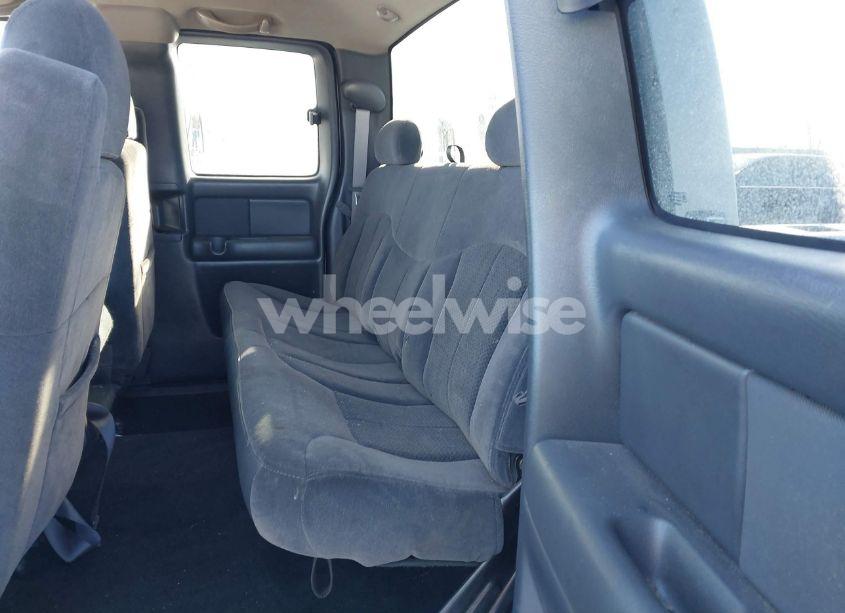 Photo 8 of 2002 Chevrolet Silverado 1500 LS (VIN 2GCEC19VX21196604)