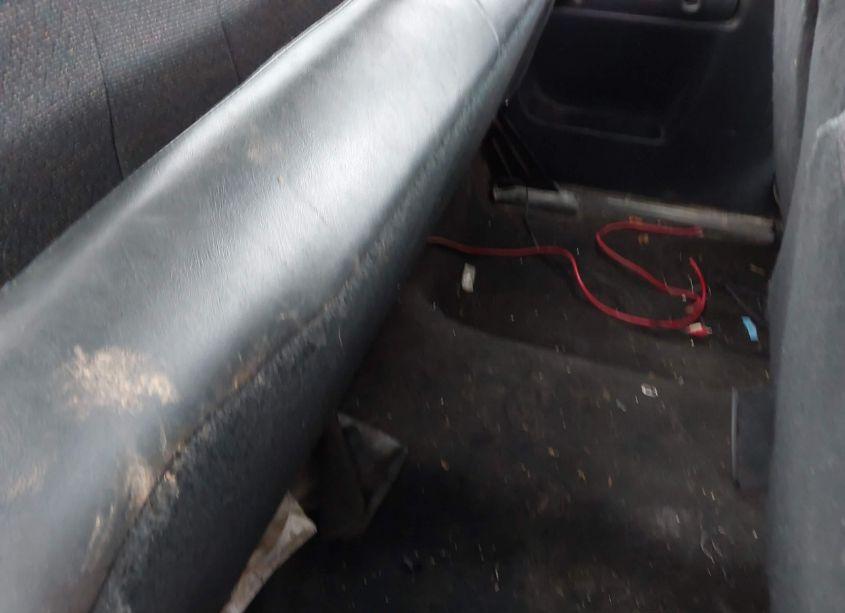 Photo 8 of 2002 Chevrolet Silverado 1500 (VIN 2GCEC19VX21329281)