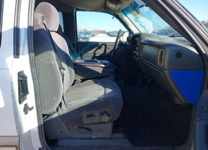 Photo 5 of 2002 Chevrolet Silverado 1500 LS (VIN 2GCEC19VX21377119)