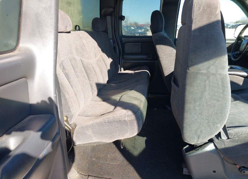 Photo 8 of 2002 Chevrolet Silverado 1500 LS (VIN 2GCEC19VX21377119)