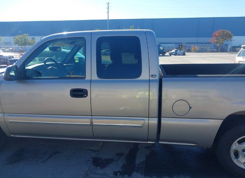 Photo 14 of 2003 Chevrolet Silverado 1500 LS (VIN 2GCEC19VX31203584)