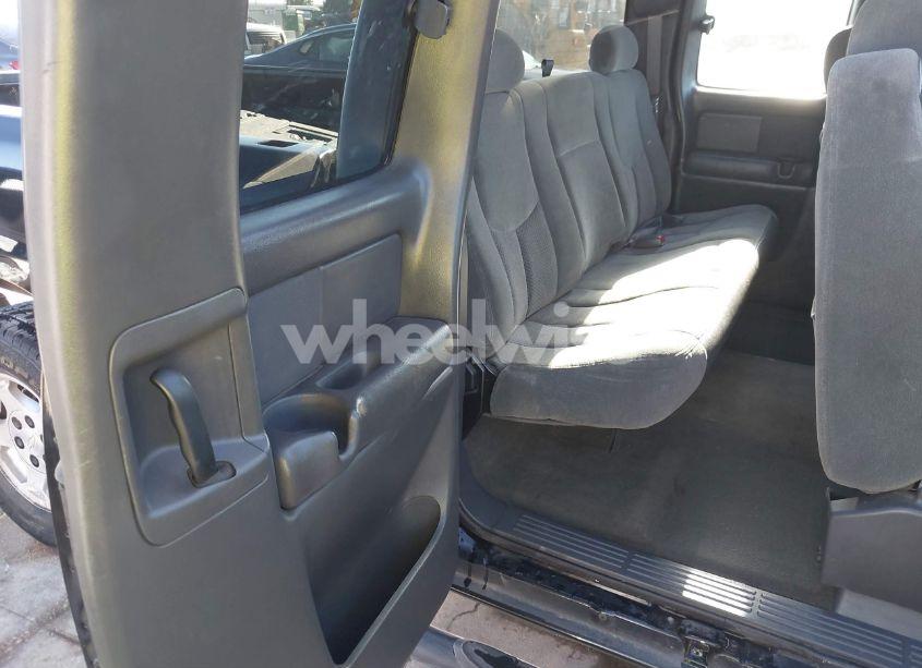 Photo 8 of 2003 Chevrolet Silverado 1500 LS (VIN 2GCEC19VX31410525)