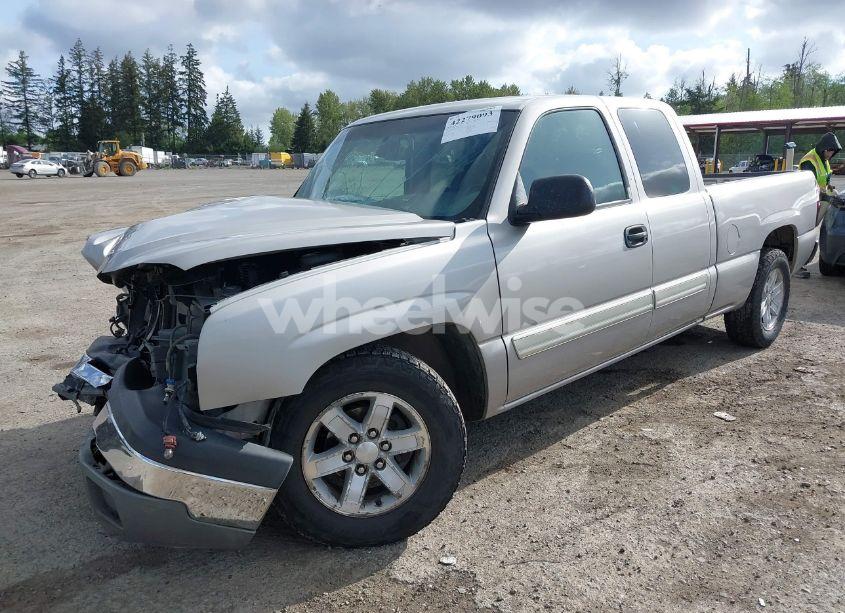Photo 2 of 2004 Chevrolet Silverado 1500 LS (VIN 2GCEC19VX41126720)