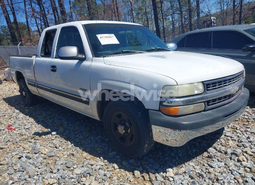 2000 Chevrolet Silverado 1500 LS (VIN 2GCEC19VXY1160551) main photo