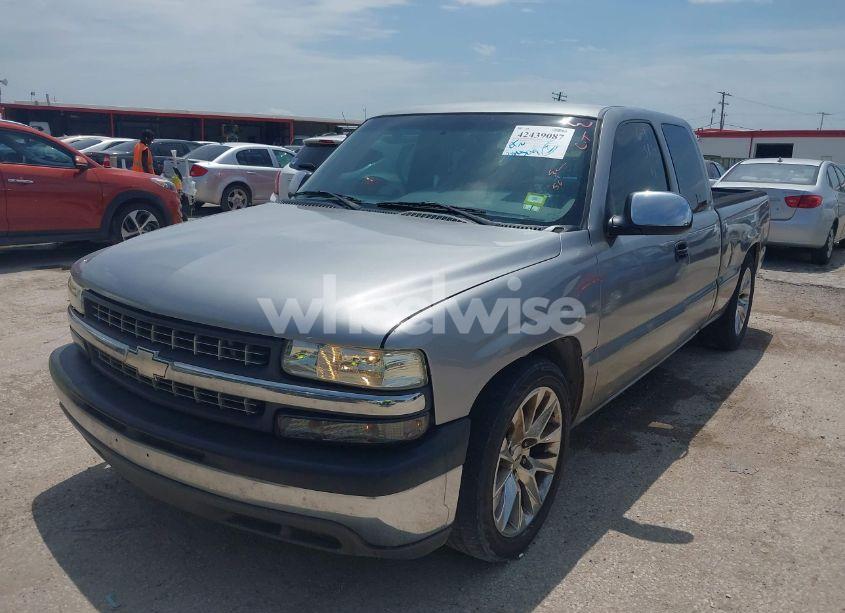 Photo 2 of 2001 Chevrolet Silverado 1500 LS (VIN 2GCEC19W211173289)