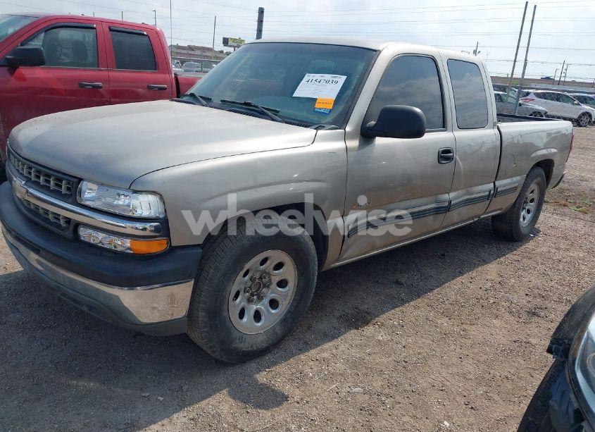 Photo 2 of 2002 Chevrolet Silverado 1500 (VIN 2GCEC19W321124572)