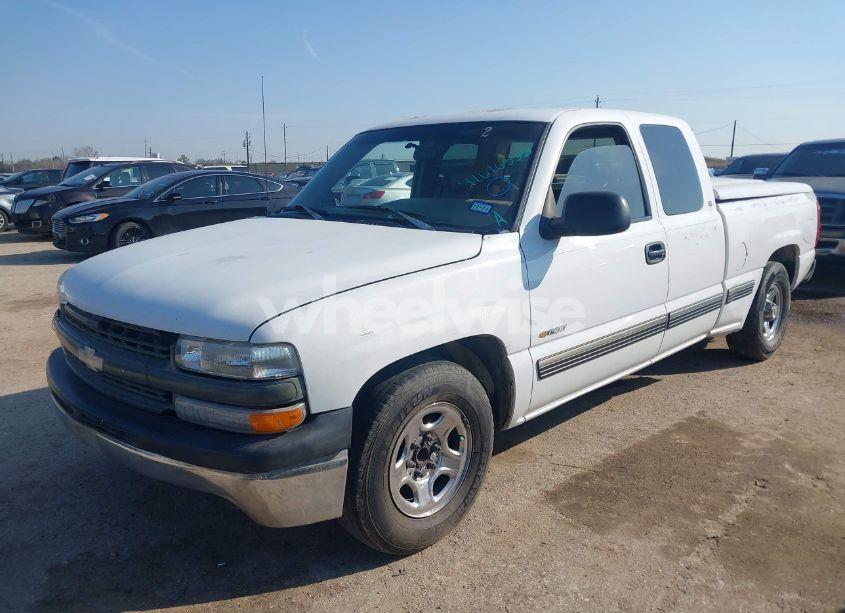 Photo 2 of 1999 Chevrolet Silverado 1500 (VIN 2GCEC19W3X1157367)