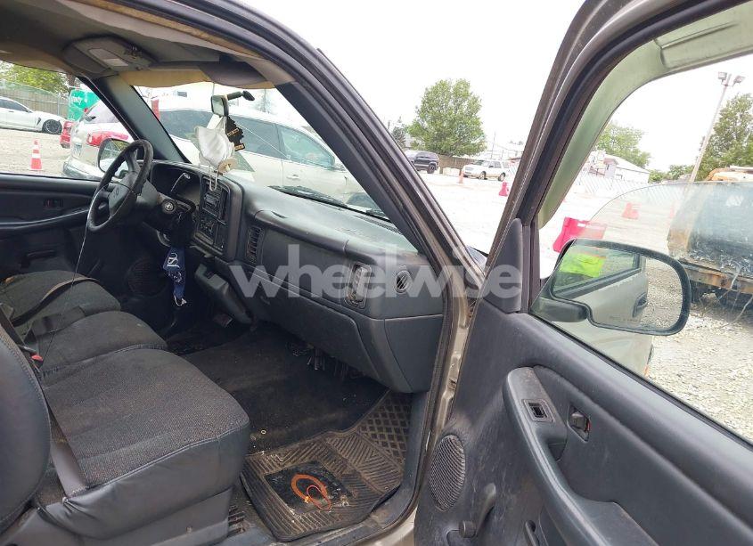 Photo 5 of 1999 Chevrolet Silverado 1500 (VIN 2GCEC19W3X1236540)