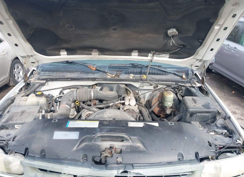 Photo 10 of 2001 Chevrolet Silverado 1500 LS (VIN 2GCEC19W411185640)