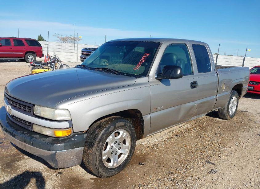 Photo 2 of 2000 Chevrolet Silverado 1500 (VIN 2GCEC19W4Y1385413)