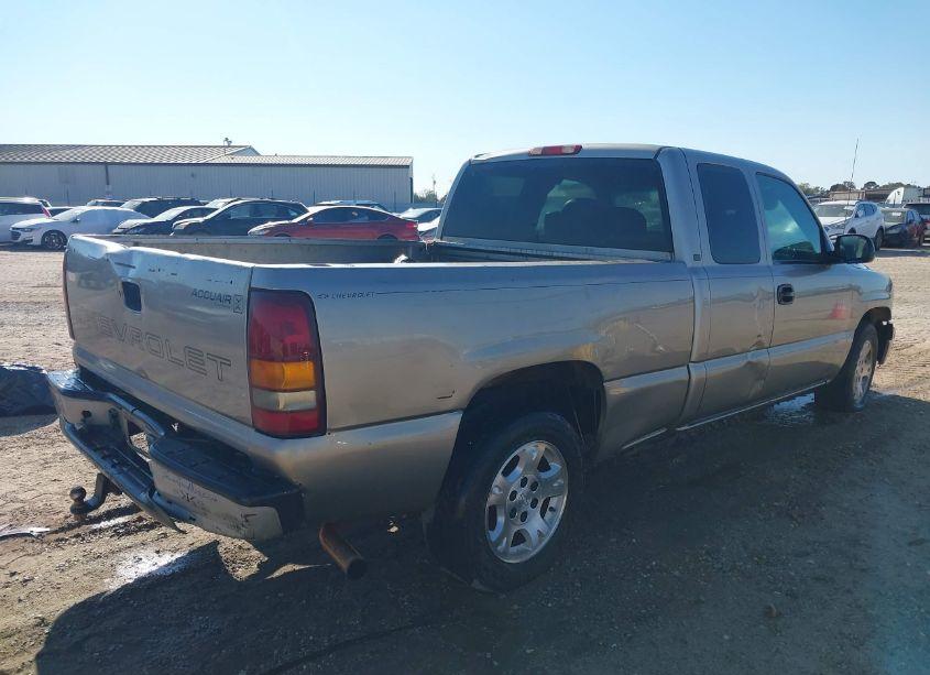 Photo 4 of 2000 Chevrolet Silverado 1500 (VIN 2GCEC19W4Y1385413)