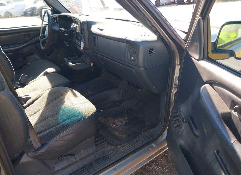 Photo 5 of 2000 Chevrolet Silverado 1500 (VIN 2GCEC19W4Y1385413)