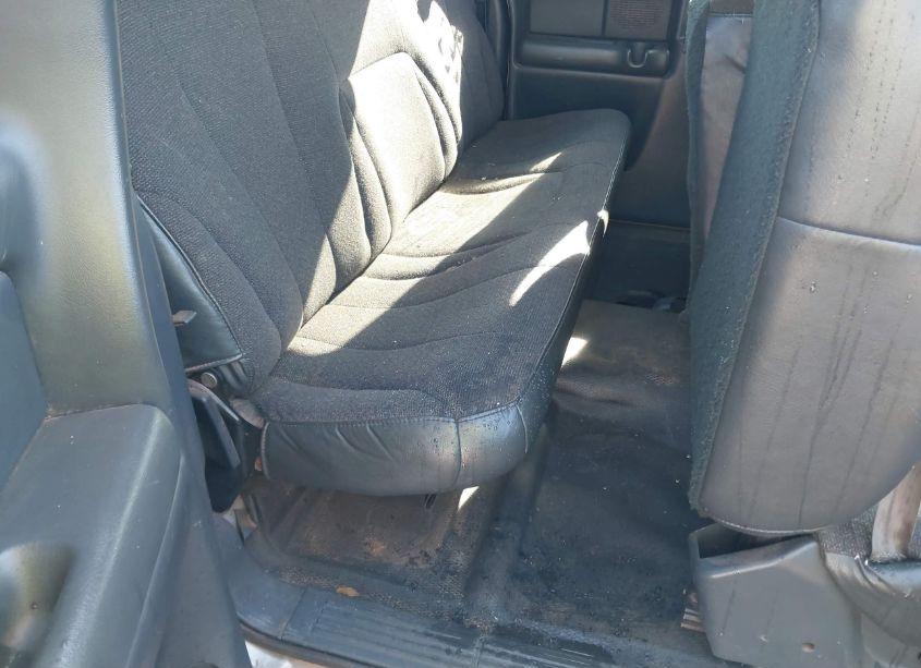 Photo 8 of 2000 Chevrolet Silverado 1500 (VIN 2GCEC19W4Y1385413)