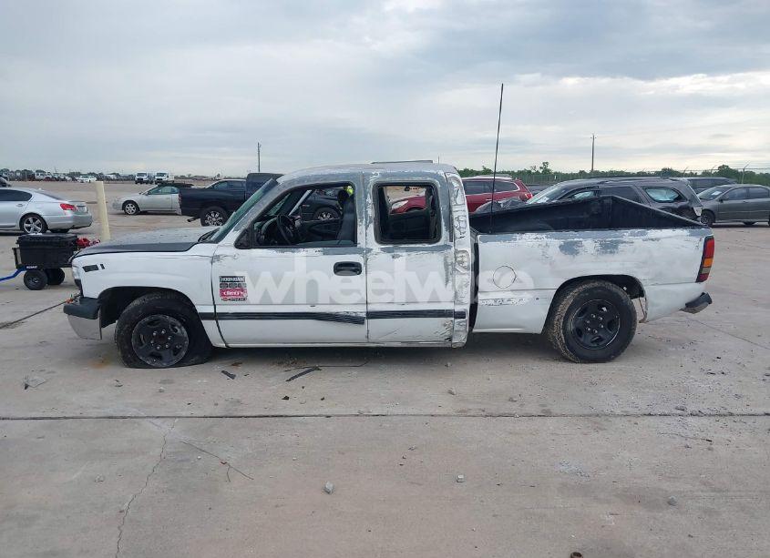 Photo 13 of 2001 Chevrolet Silverado 1500 (VIN 2GCEC19W511167759)