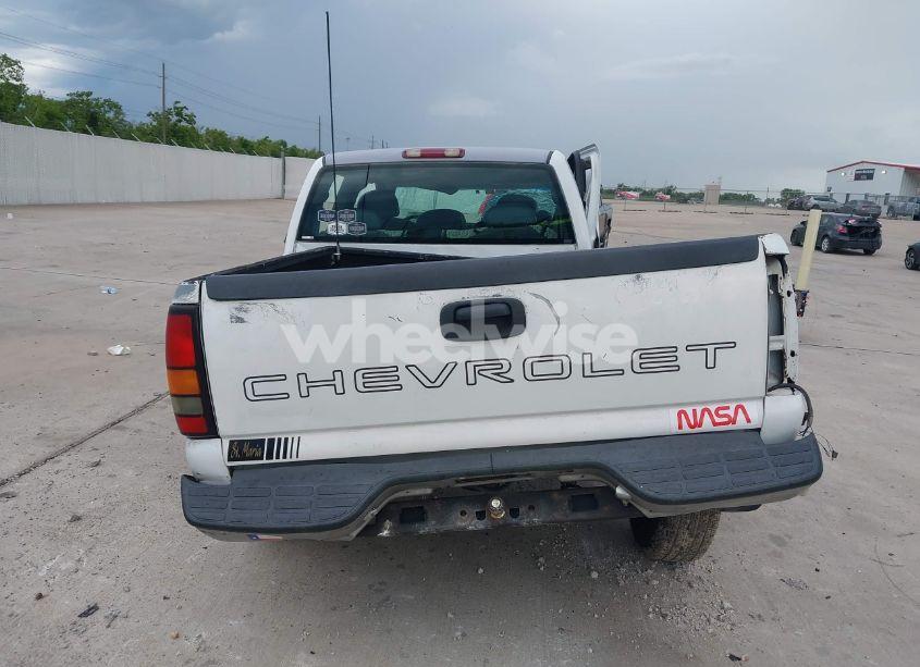 Photo 15 of 2001 Chevrolet Silverado 1500 (VIN 2GCEC19W511167759)
