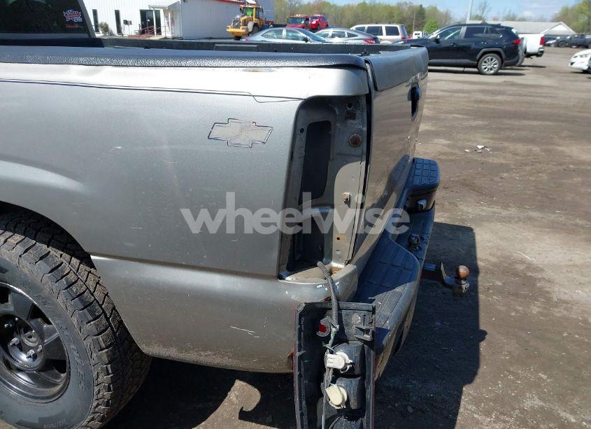 Photo 6 of 2001 Chevrolet Silverado 1500 (VIN 2GCEC19W511387273)