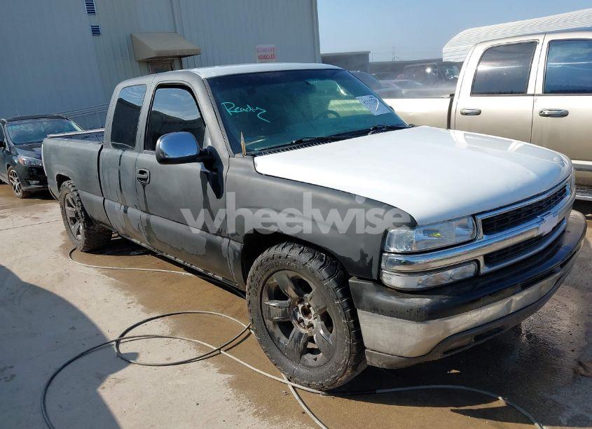 2000 Chevrolet Silverado 1500 LS (VIN 2GCEC19W6Y1319221) main photo