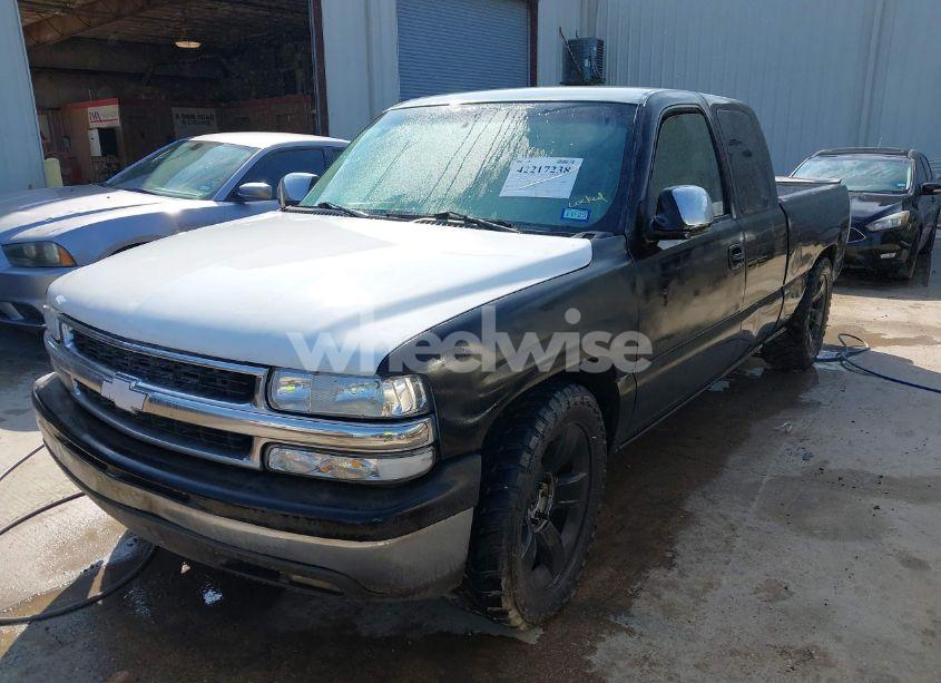 Photo 2 of 2000 Chevrolet Silverado 1500 LS (VIN 2GCEC19W6Y1319221)