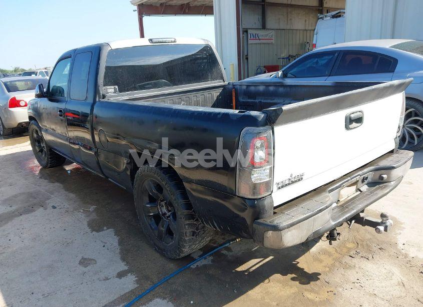 Photo 3 of 2000 Chevrolet Silverado 1500 LS (VIN 2GCEC19W6Y1319221)