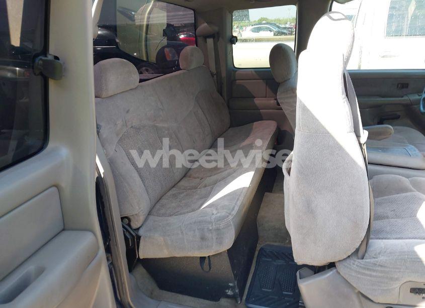 Photo 8 of 2000 Chevrolet Silverado 1500 LS (VIN 2GCEC19W6Y1319221)