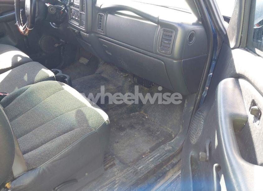 Photo 5 of 2001 Chevrolet Silverado 1500 (VIN 2GCEC19W711191058)