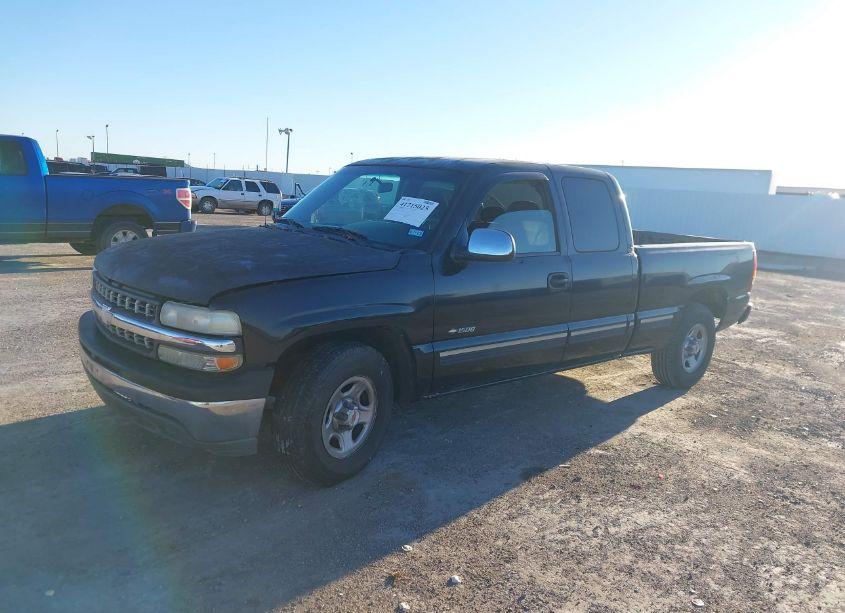 Photo 2 of 2001 Chevrolet Silverado 1500 LS (VIN 2GCEC19W711350788)