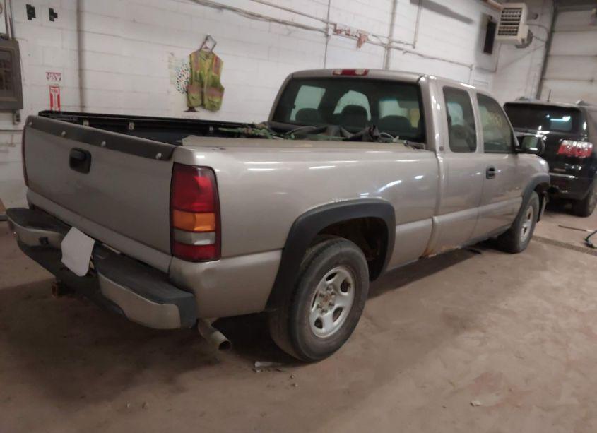 Photo 4 of 2002 Chevrolet Silverado 1500 (VIN 2GCEC19W721348086)