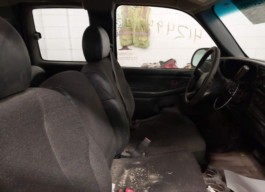 Photo 5 of 2002 Chevrolet Silverado 1500 (VIN 2GCEC19W721348086)