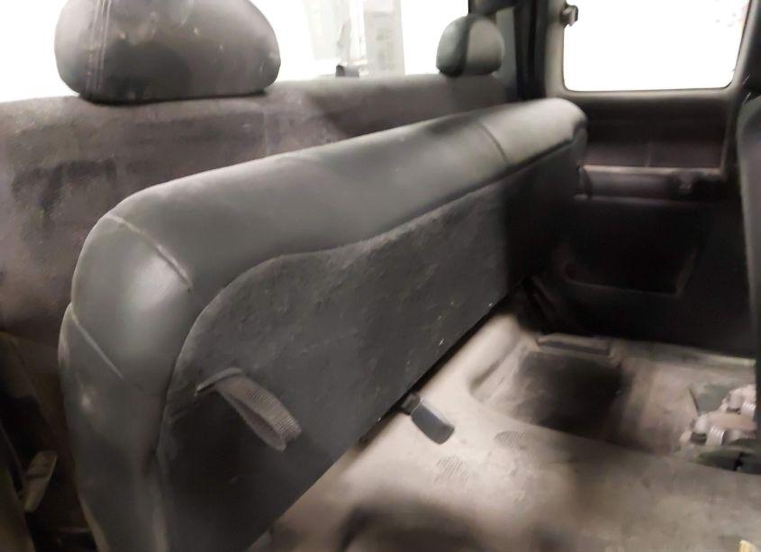 Photo 8 of 2002 Chevrolet Silverado 1500 (VIN 2GCEC19W721348086)