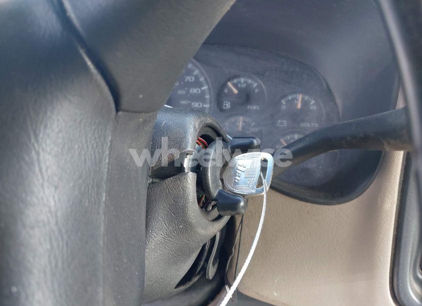 Photo 11 of 2000 Chevrolet Silverado 1500 (VIN 2GCEC19W7Y1101577)