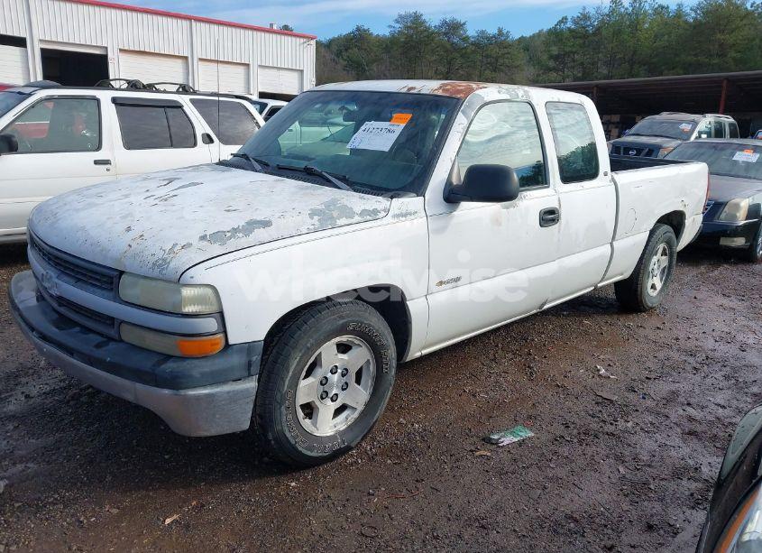 Photo 2 of 2000 Chevrolet Silverado 1500 (VIN 2GCEC19W7Y1101577)