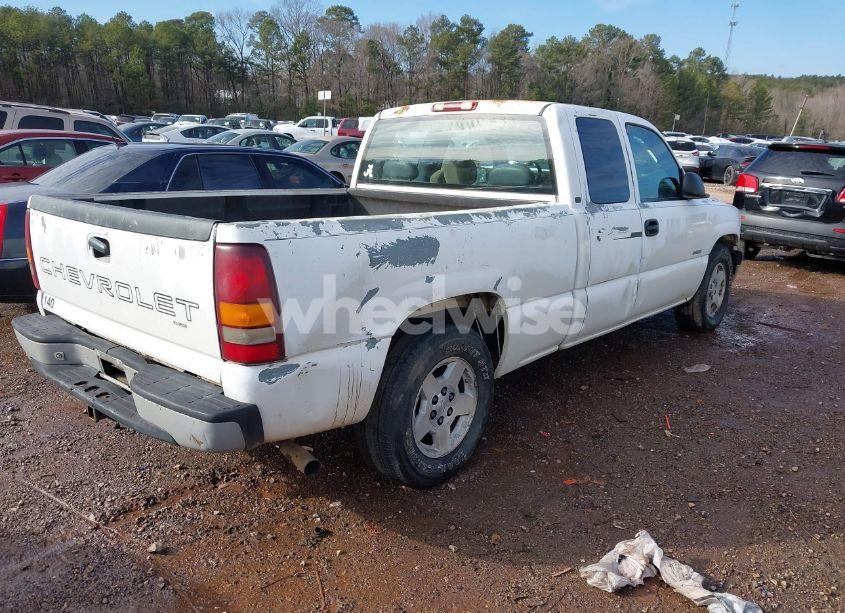 Photo 4 of 2000 Chevrolet Silverado 1500 (VIN 2GCEC19W7Y1101577)