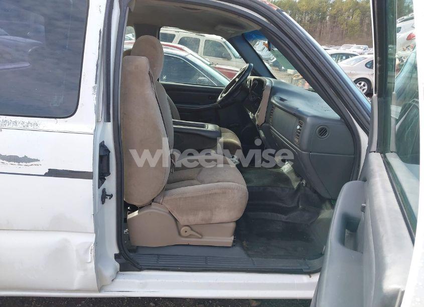 Photo 5 of 2000 Chevrolet Silverado 1500 (VIN 2GCEC19W7Y1101577)