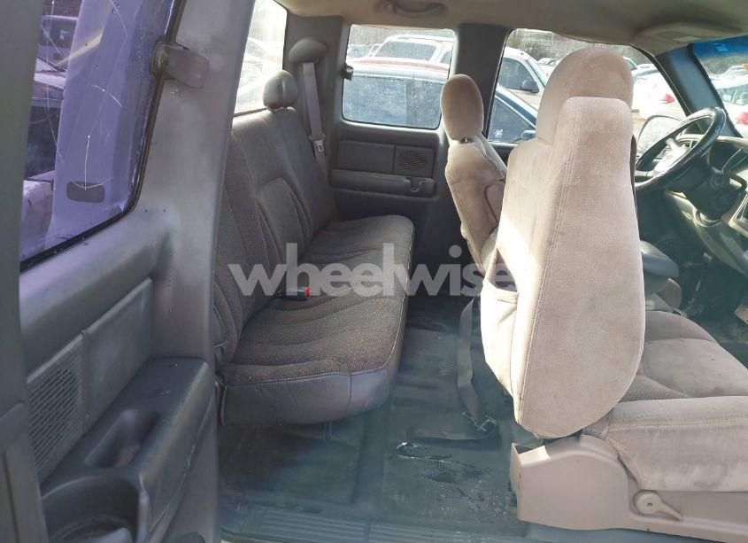 Photo 8 of 2000 Chevrolet Silverado 1500 (VIN 2GCEC19W7Y1101577)