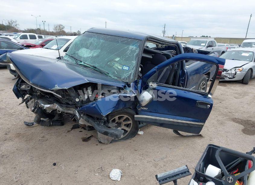 Photo 2 of 2000 Chevrolet Silverado 1500 (VIN 2GCEC19W7Y1367696)
