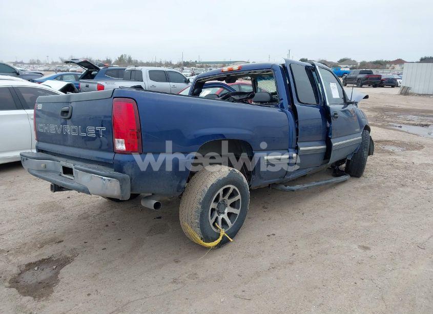 Photo 4 of 2000 Chevrolet Silverado 1500 (VIN 2GCEC19W7Y1367696)