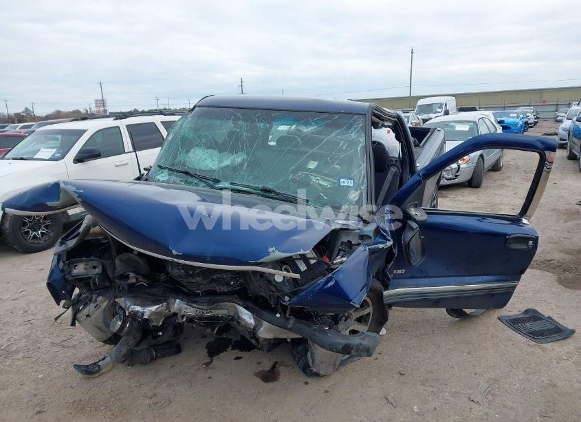 Photo 6 of 2000 Chevrolet Silverado 1500 (VIN 2GCEC19W7Y1367696)