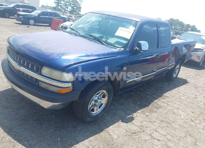 Photo 2 of 2000 Chevrolet Silverado 1500 LS (VIN 2GCEC19W9Y1385830)
