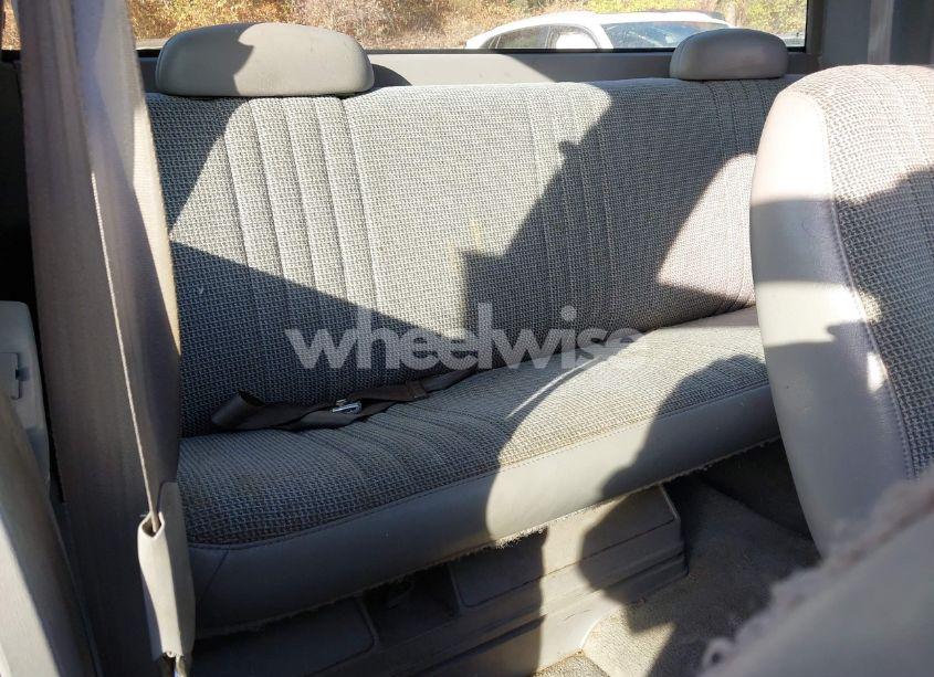 Photo 8 of 1996 Chevrolet Gmt-400 C1500 (VIN 2GCEC19WXT1172720)